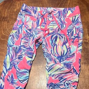 Lilly Pulitzer Size 4 linen pants with zipper and button